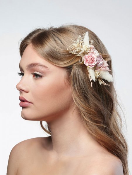 Haaraccessoire met droogbloemen